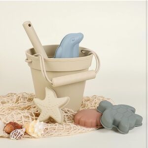 Silicone Beach Toys - Modern Baby Travel Friendly Beach Set 7 pieces $28 Retail